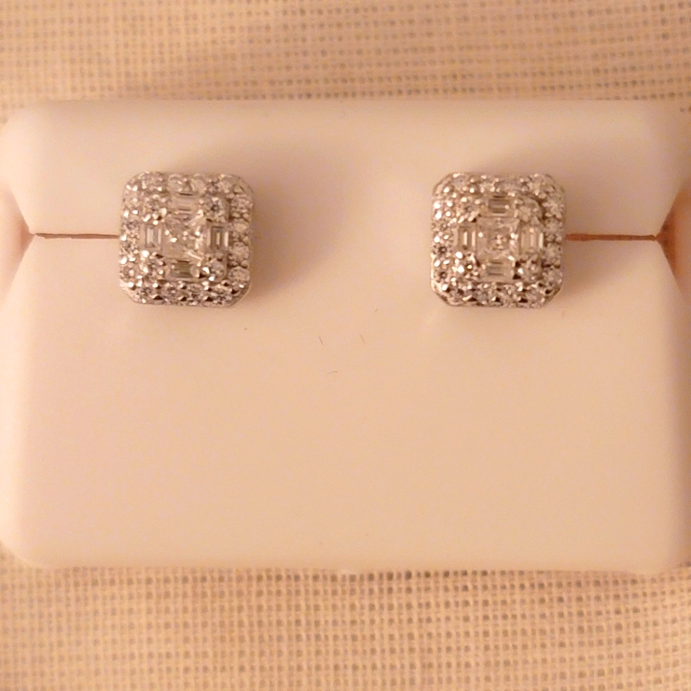 Moissanite .75CTW Silver .925 Stud Earrings New Never Worn